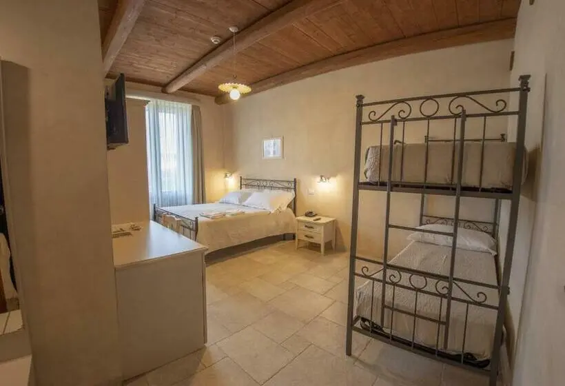 اتاق استاندارد چهار تخته, Masseria Chinunno