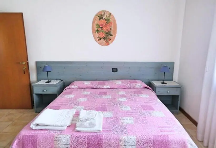 Standard Kolmen Hengen Huone, Rosarancio