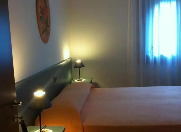 Standard Kolmen Hengen Huone, Rosarancio