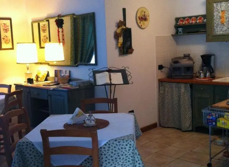 Standard Kolmen Hengen Huone, Rosarancio