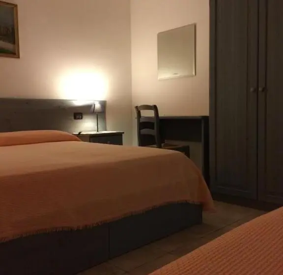 Standard Kolmen Hengen Huone, Rosarancio