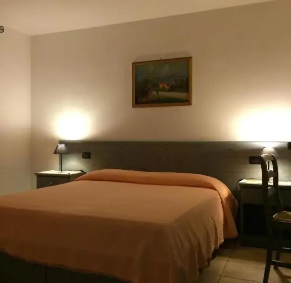 Standard Kolmen Hengen Huone, Rosarancio