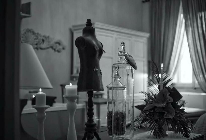 اتاق لوکس با وان آب گرم, Corte Rossetti Le Dimore Luxury B&b