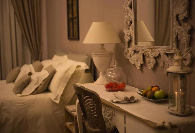 اتاق لوکس با وان آب گرم, Corte Rossetti Le Dimore Luxury B&b