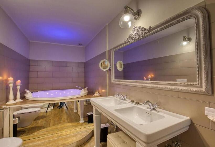 سوئیت با وان آب گرم, Corte Rossetti Le Dimore Luxury B&b