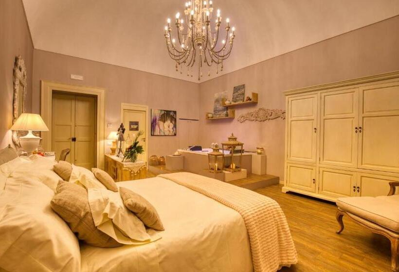 اتاق لوکس با وان آب گرم, Corte Rossetti Le Dimore Luxury B&b