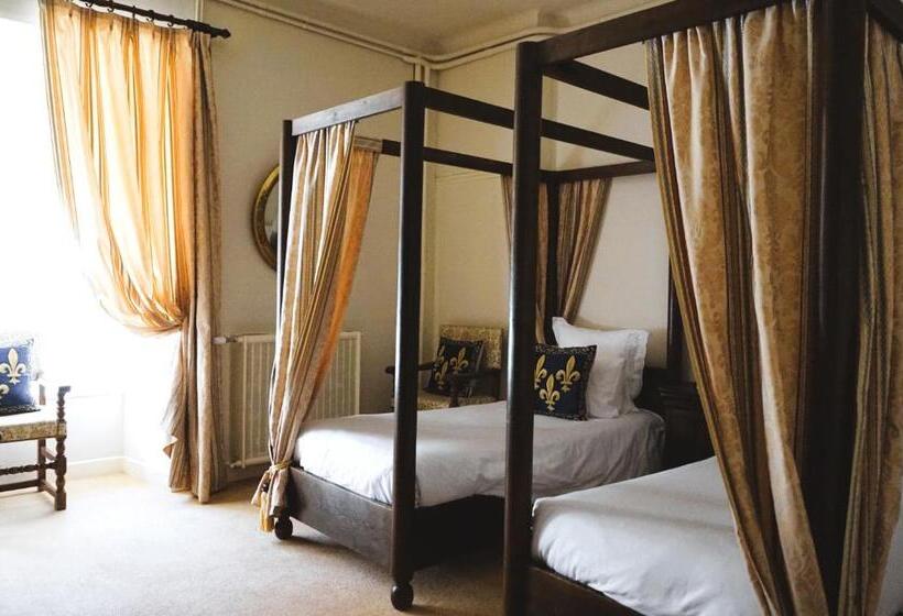 Номер Superior, Hôtel Restaurant Le Manoir De Montesquiou