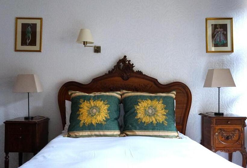 Номер Стандарт, Hôtel Restaurant Le Manoir De Montesquiou