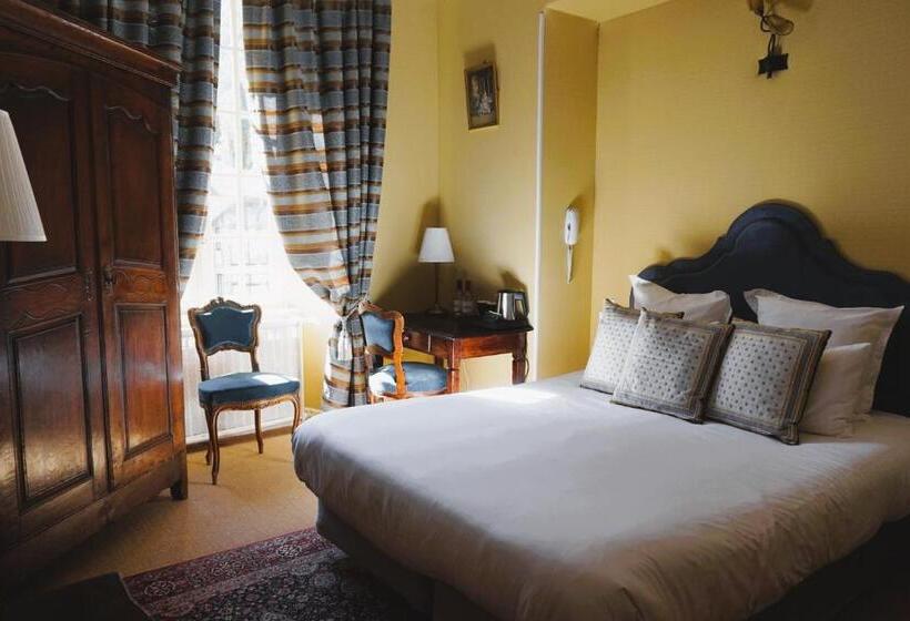 Номер Superior, Hôtel Restaurant Le Manoir De Montesquiou