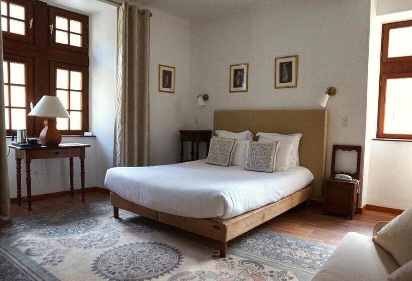 Номер Superior, Hôtel Restaurant Le Manoir De Montesquiou