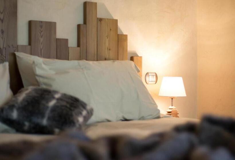 Superior Room with Terrace, Les Montagnards
