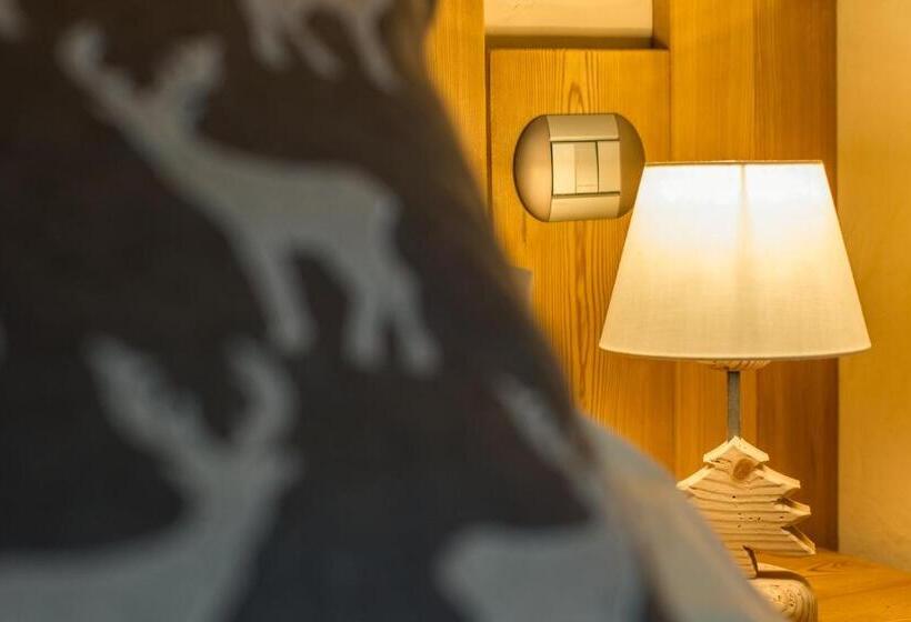 Superior Room with Terrace, Les Montagnards