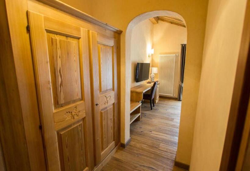 اتاق خانوادگی, Les Montagnards