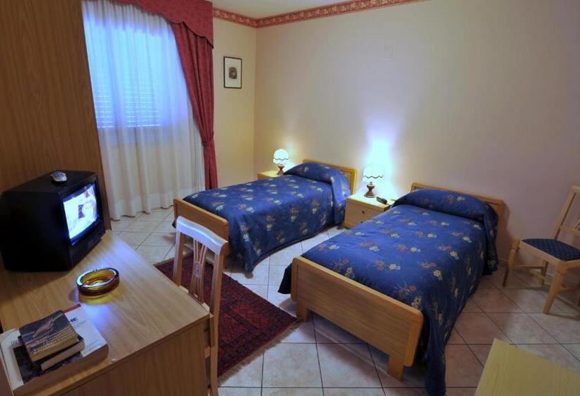 اتاق استاندارد یک نفره, Ristorante Thomas
