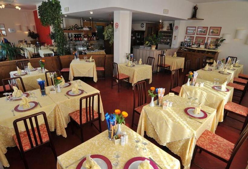 اتاق استاندارد یک نفره, Ristorante Thomas