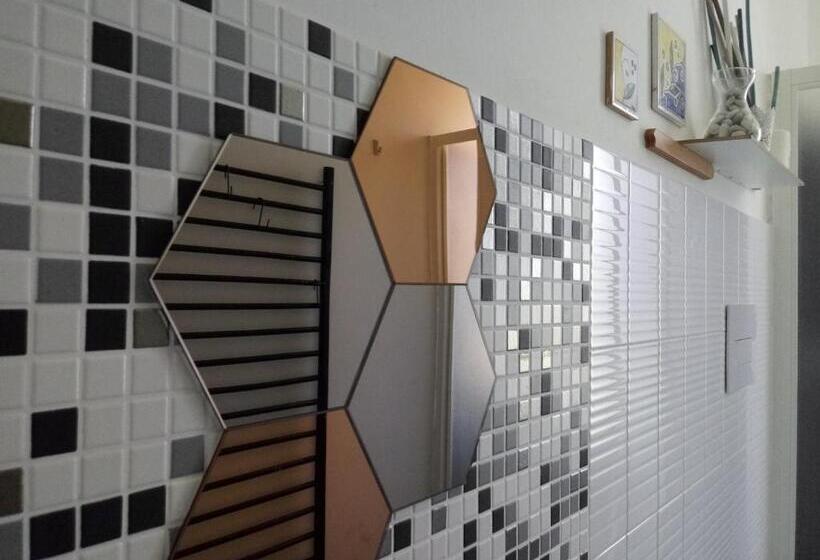 اتاق خانوادگی, Idria B&b