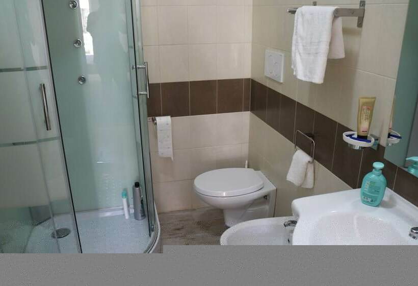 Трехместный Номер Стандарт Вид на Сад, Le Tre Rose Bed & Breakfast
