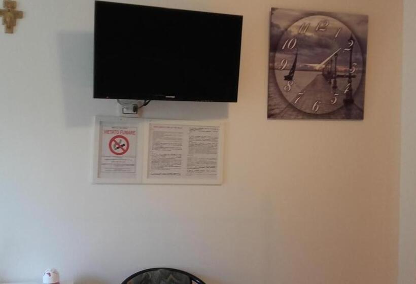 Трехместный Номер Стандарт Вид на Сад, Le Tre Rose Bed & Breakfast