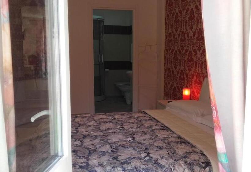 Трехместный Номер Стандарт Вид на Сад, Le Tre Rose Bed & Breakfast