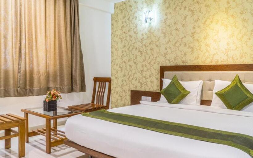 Люкс с Балконом, Pushpak Resort