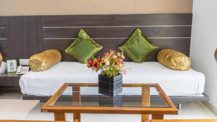 جناح مزوَّد بشرفة, Pushpak Resort