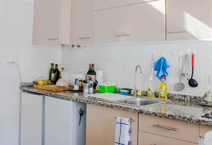 جناح عائلي, The Sun Hostel