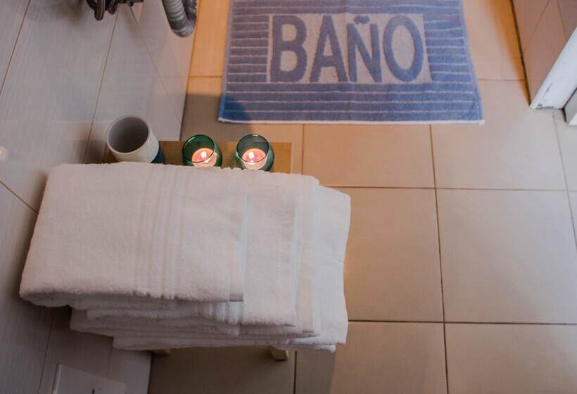 جناح عائلي, The Sun Hostel