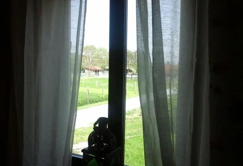 اتاق خانوادگی با سرویس بهداشتی مشترک, B&b Cm Ranch