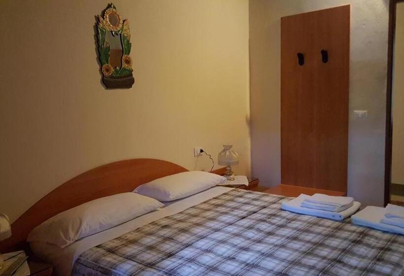 غرفة قياسية ثلاثية, B&b Corte Bezzetti