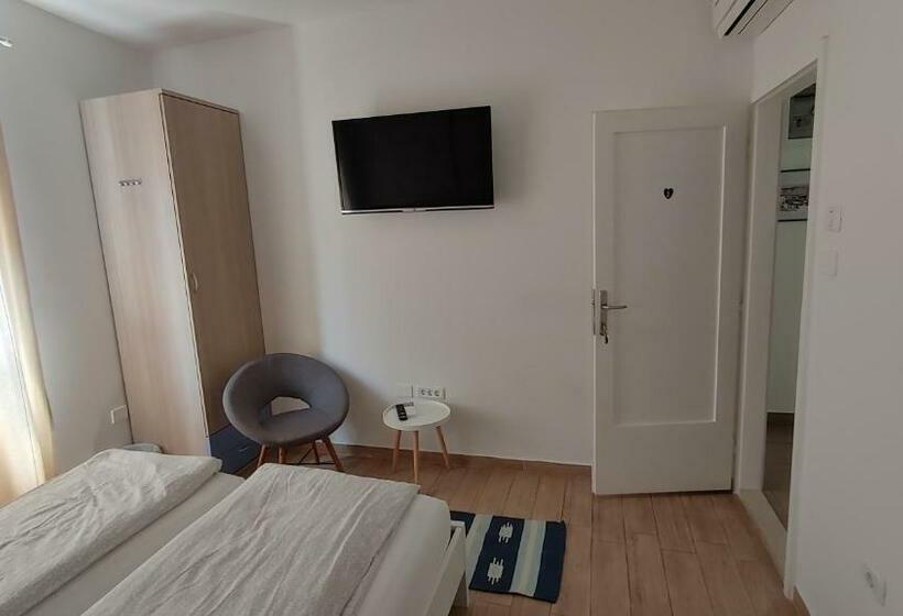 اتاق استاندارد با سرویس بهداشتی مشترک, B&b Isola
