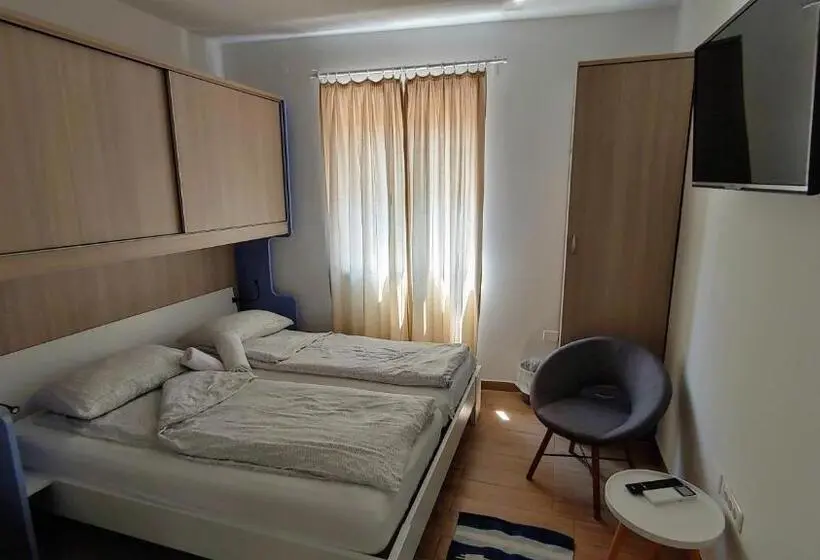 اتاق استاندارد با سرویس بهداشتی مشترک, B&b Isola