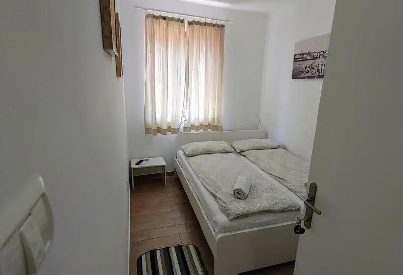 اتاق استاندارد با سرویس بهداشتی مشترک, B&b Isola
