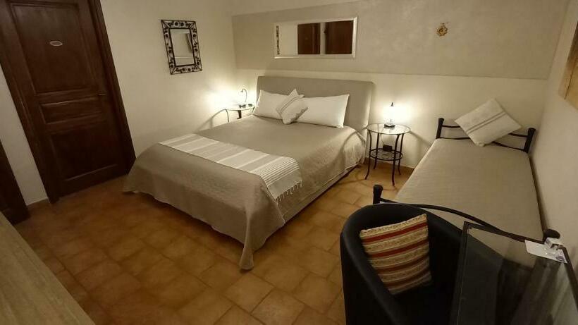 Полулюкс, Villa Laura Rooms & Pool