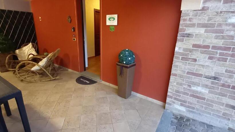 Полулюкс, Villa Laura Rooms & Pool