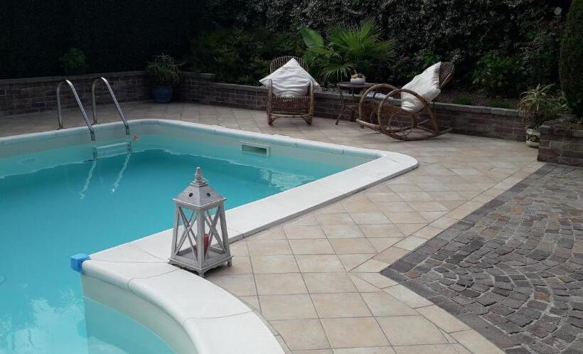 Полулюкс, Villa Laura Rooms & Pool