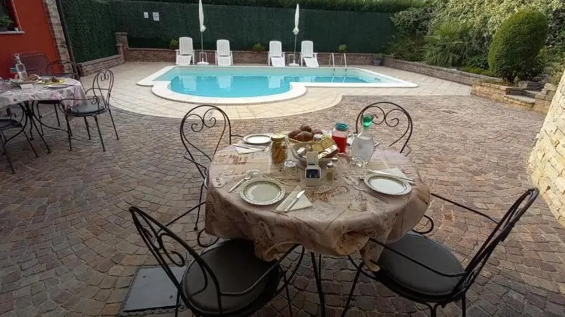 سوییت جونیور لوکس, Villa Laura Rooms & Pool