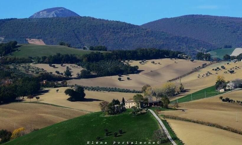 标准工作室带泳池景, Casale Il Cerqueto