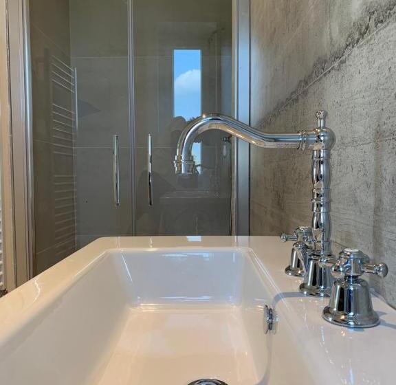 자쿠지 스위트, Casale Osvalda