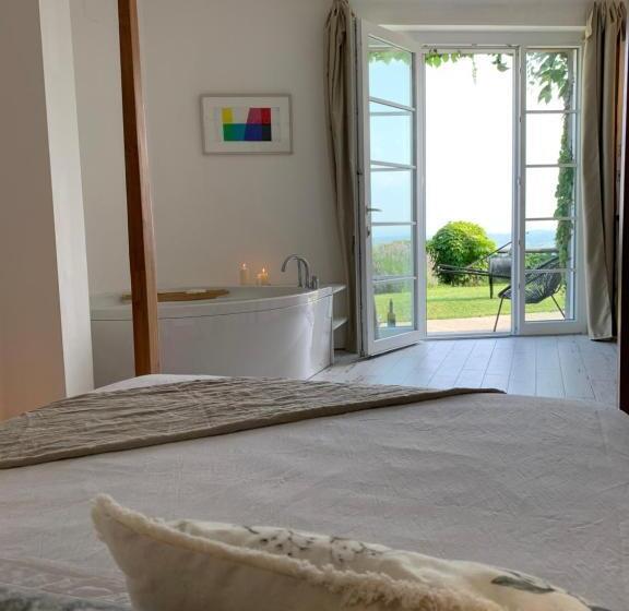 자쿠지 스위트, Casale Osvalda