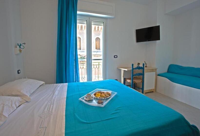 スタンダードトリプルルーム, Controvento Rooms