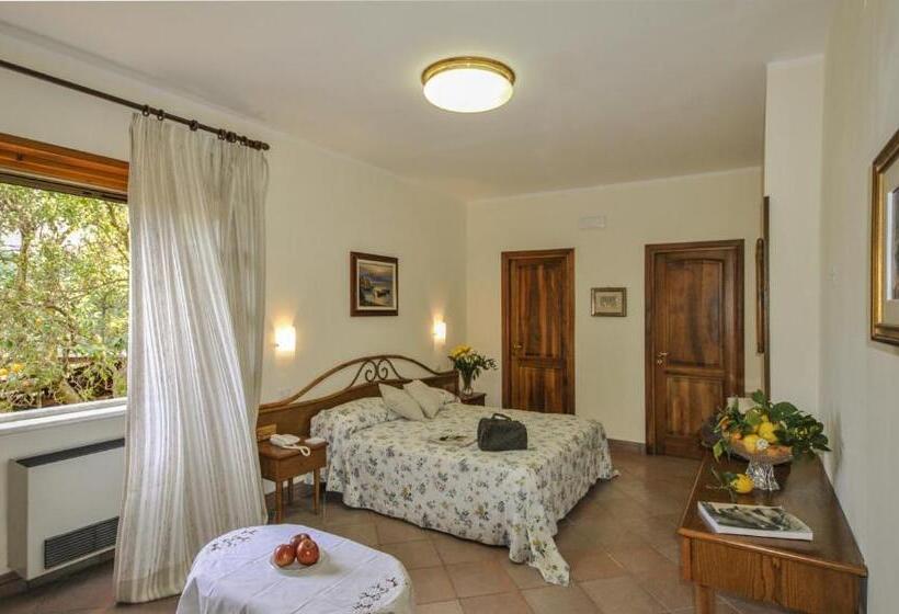 Трехместный Номер Стандарт Вид на Сад, La Gaggia Guest House