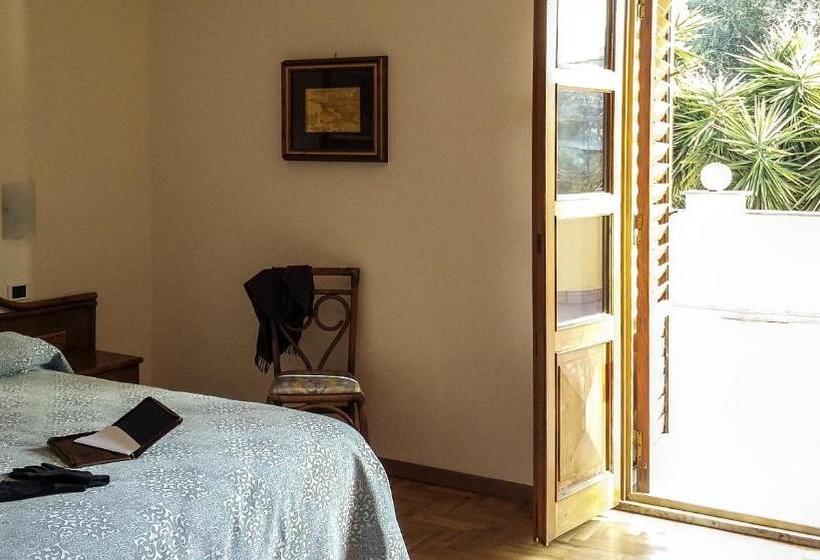 Номер Стандарт с Балконом, La Gaggia Guest House