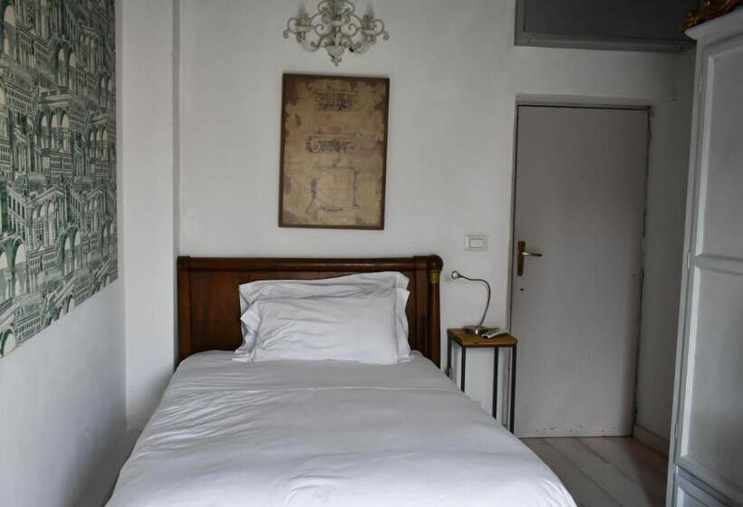 اتاق اکونومی یک تخته, Le Stanze Del Cardinale