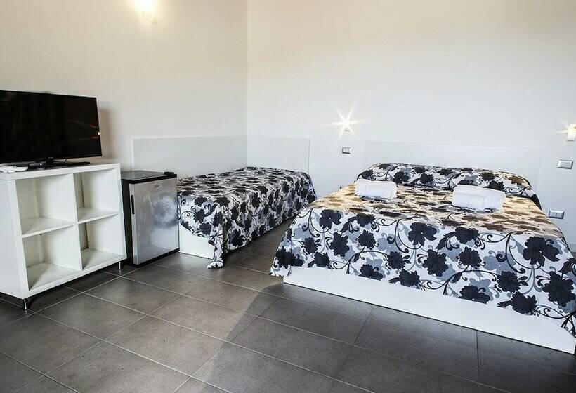 اتاق استاندارد سه نفره, B&b Opera Suites