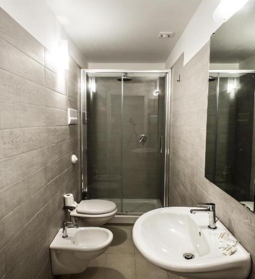 اتاق استاندارد سه نفره, B&b Opera Suites