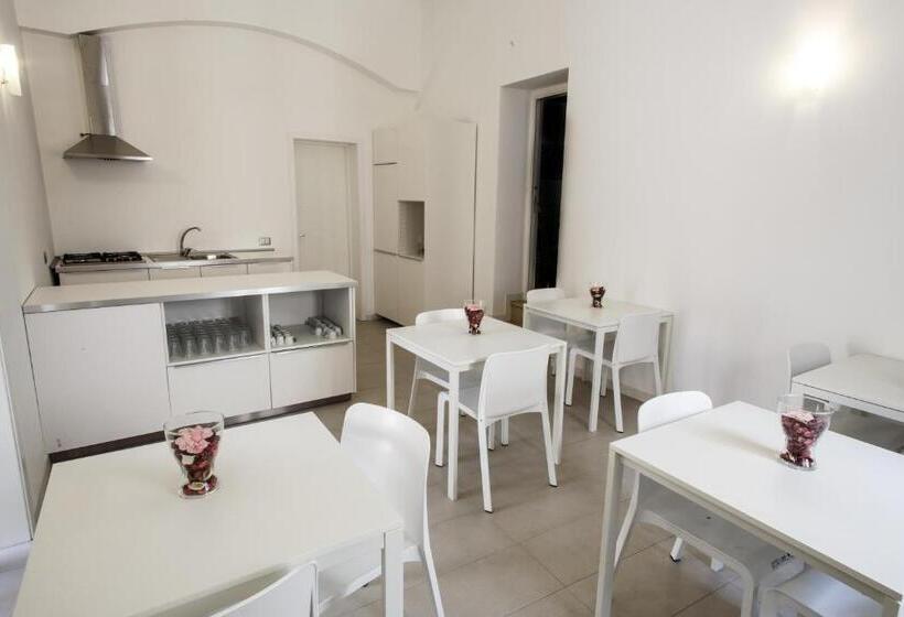 اتاق اکونومی, B&b Opera Suites