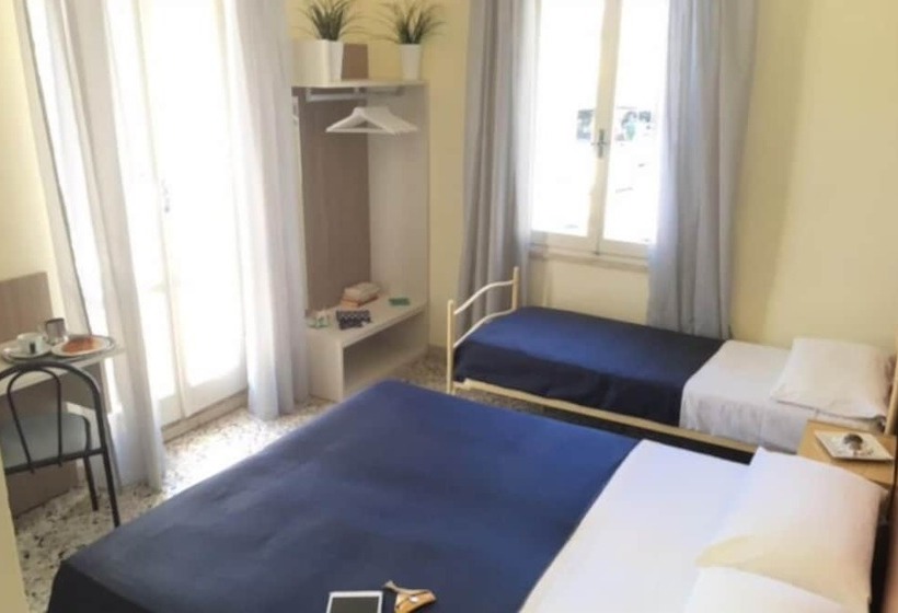 スタンダードトリプルルーム, Byron