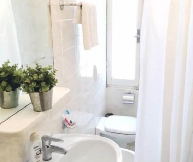 エコノミートリプルルーム, Byron