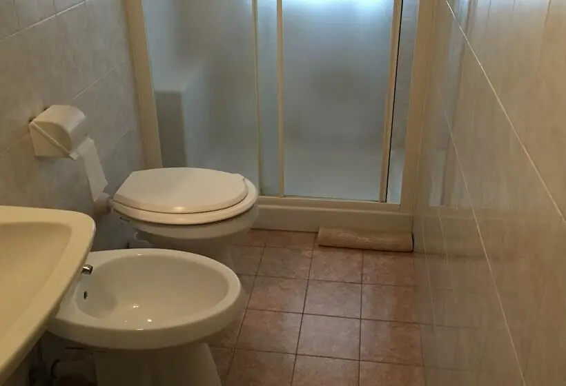 Standard Kolmen Hengen Huone, Nuova Doel