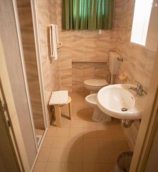 חדר סטנדרט יחיד, Umberto